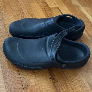 CROCS Men's Black Classic Clog with Heel Strap